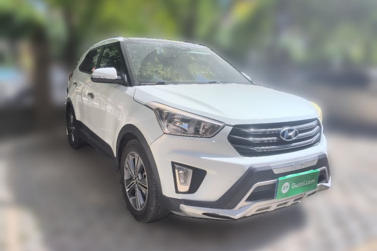 Used Hyundai ix25 2015 1.6L Automatic Two-Wheel Drive Smart GLS Trim Front Right 45 Deg