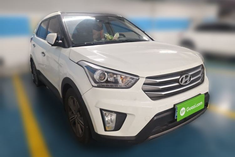Used Hyundai ix25 2015 1.6L Automatic Two-Wheel-Drive Deluxe DLX Model Front Right 45 Deg