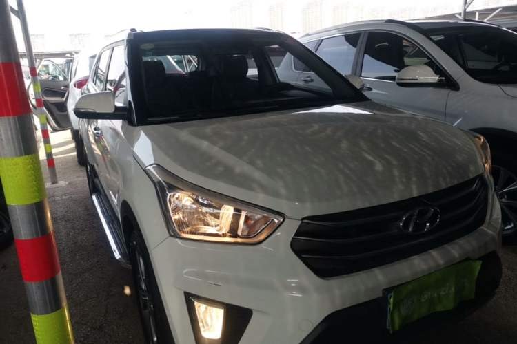 Used Hyundai ix25 2015 1.6L Automatic Two-Wheel Drive Smart GLS Trim Front Right 45 Deg