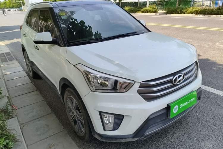 Used Hyundai ix25 2015 1.6L Automatic Two-Wheel Drive Smart GLS Trim Front Right 45 Deg