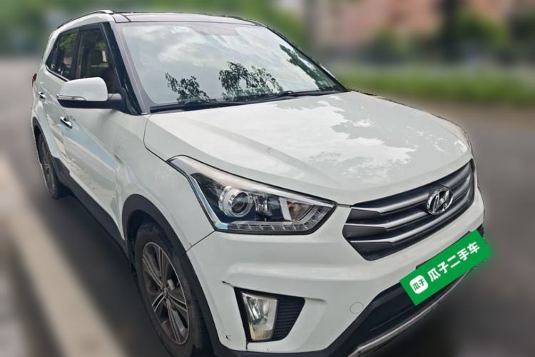 Used Hyundai ix25 2015 1.6L Automatic Two-Wheel-Drive Deluxe DLX Model Front Right 45 Deg
