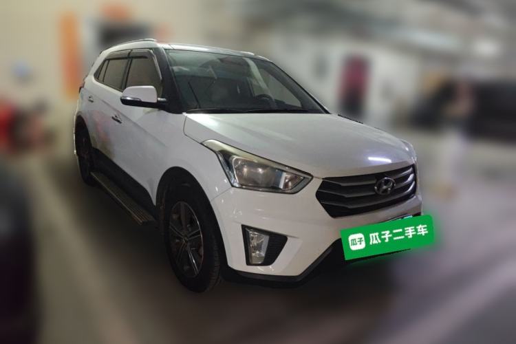 Used Hyundai ix25 2015 1.6L Automatic Two-Wheel-Drive Deluxe DLX Model Front Right 45 Deg