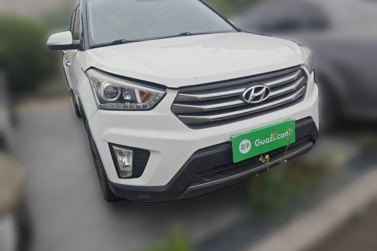 Used Hyundai ix25 2015 1.6L Automatic Two-Wheel-Drive Deluxe DLX Model Front Right 45 Deg