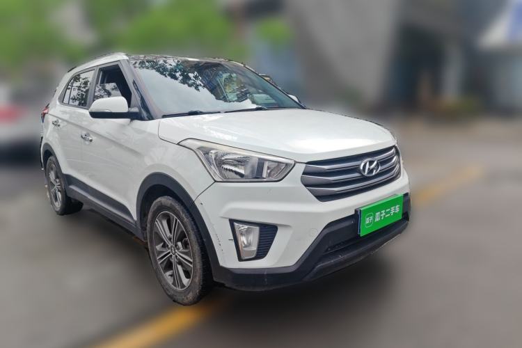 Used Hyundai ix25 2015 1.6L Automatic Two-Wheel Drive Smart GLS Trim Front Right 45 Deg