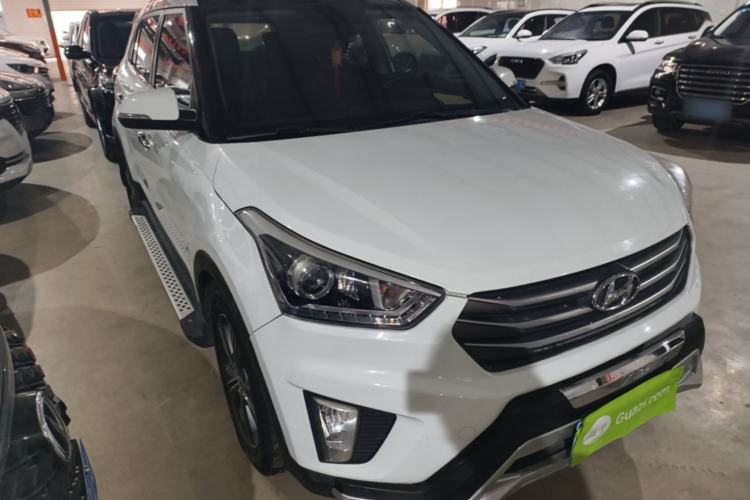 Used Hyundai ix25 2015 1.6L Automatic Two-Wheel-Drive Deluxe DLX Model Front Right 45 Deg