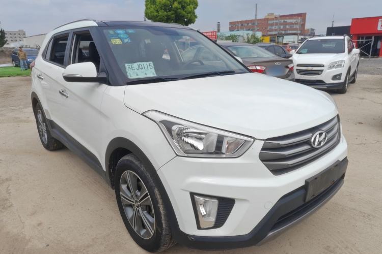 Used Hyundai ix25 2015 1.6L Automatic Two-Wheel Drive Smart GLS Trim Front Right 45 Deg