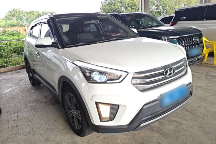 Used Hyundai ix25 2015 1.6L Automatic Two-Wheel Drive Smart GLS Trim Front Right 45 Deg