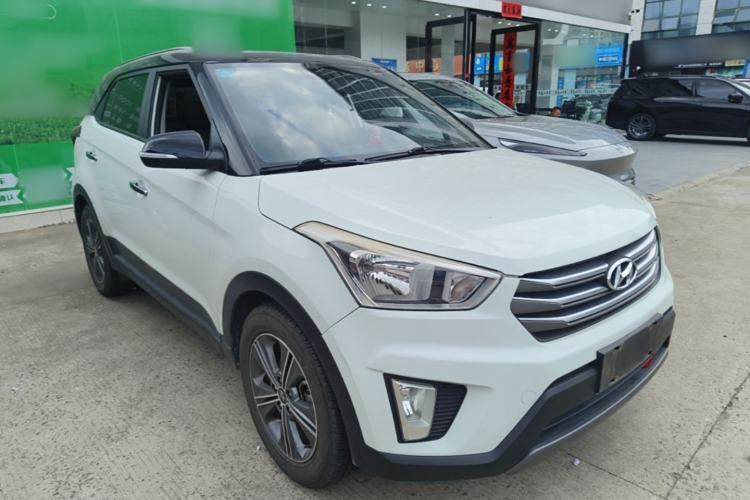 Used Hyundai ix25 2015 1.6L Automatic Two-Wheel Drive Smart GLS Trim Front Right 45 Deg