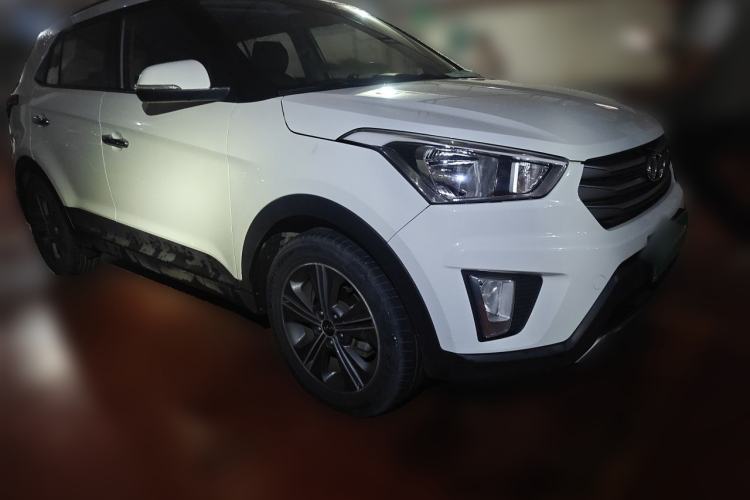 Used Hyundai ix25 2015 1.6L Automatic Two-Wheel Drive Smart GLS Trim Front Right 45 Deg