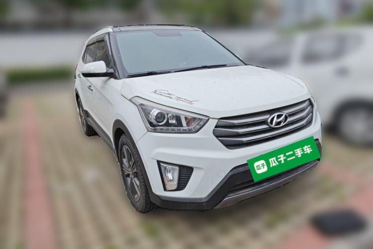 Used Hyundai ix25 2015 1.6L Automatic Two-Wheel-Drive Deluxe DLX Model Front Right 45 Deg