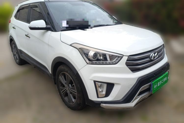 Used Hyundai ix25 2015 2.0L Automatic 4x4 Deluxe DLX Front Right 45 Deg