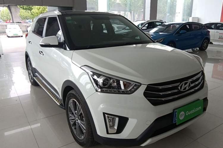 Used Hyundai ix25 2015 1.6L Automatic Two-Wheel-Drive Deluxe DLX Model Front Right 45 Deg