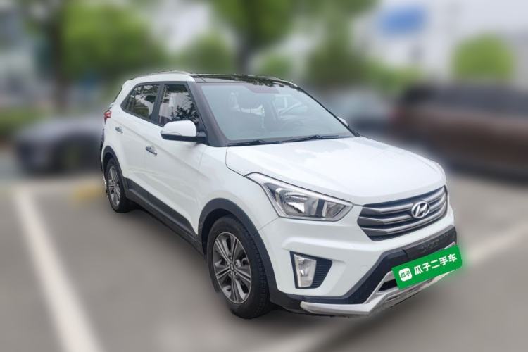 Used Hyundai ix25 2015 1.6L Automatic Two-Wheel Drive Smart GLS Trim Front Right 45 Deg