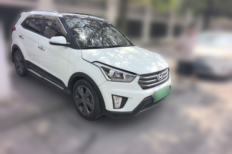 Used Hyundai ix25 2015 1.6L Automatic Two-Wheel-Drive Deluxe DLX Model Front Right 45 Deg