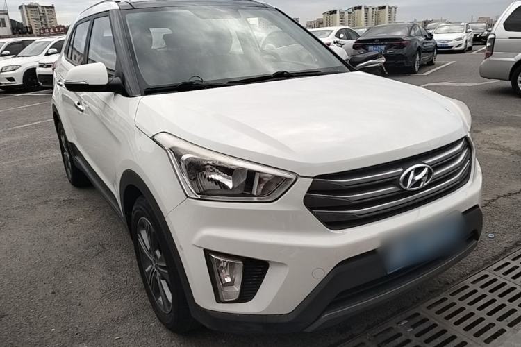 Used Hyundai ix25 2015 1.6L Automatic Two-Wheel Drive Smart GLS Trim Front Right 45 Deg
