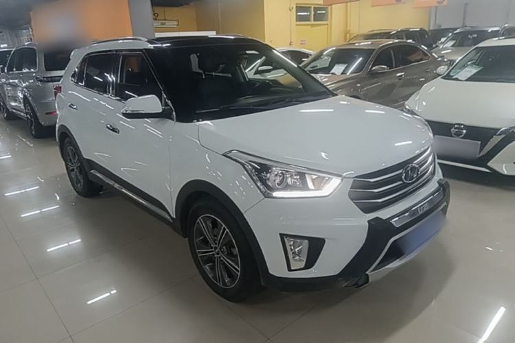 Used Hyundai ix25 2015 1.6L Automatic Two-Wheel-Drive Deluxe DLX Model Front Right 45 Deg