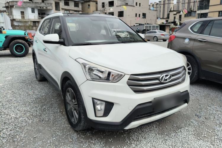 Used Hyundai ix25 2015 1.6L Automatic Two-Wheel Drive Smart GLS Trim Front Right 45 Deg