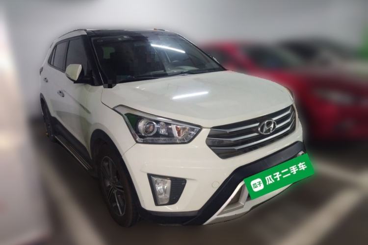 Used Hyundai ix25 2015 1.6L Automatic Two-Wheel-Drive Deluxe DLX Model Front Right 45 Deg