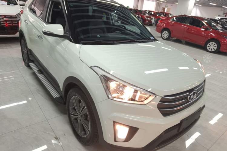 Used Hyundai ix25 2015 1.6L Automatic Two-Wheel Drive Smart GLS Trim Front Right 45 Deg