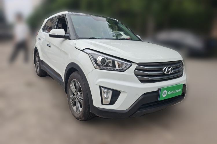 Used Hyundai ix25 2015 1.6L Automatic Two-Wheel-Drive Deluxe DLX Model Front Right 45 Deg