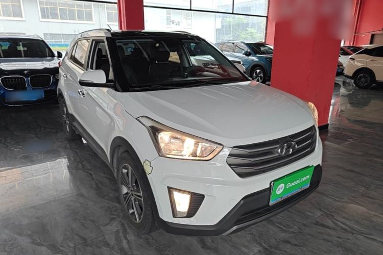 Used Hyundai ix25 2015 1.6L Automatic Two-Wheel Drive Smart GLS Trim Front Right 45 Deg
