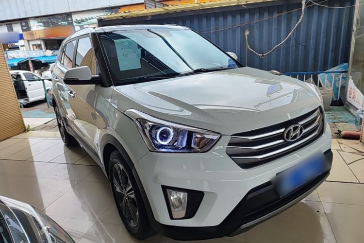 Used Hyundai ix25 2015 1.6L Automatic Two-Wheel Drive Smart GLS Trim Front Right 45 Deg