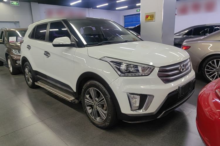 Used Hyundai ix25 2015 1.6L Automatic Two-Wheel-Drive Deluxe DLX Model Front Right 45 Deg