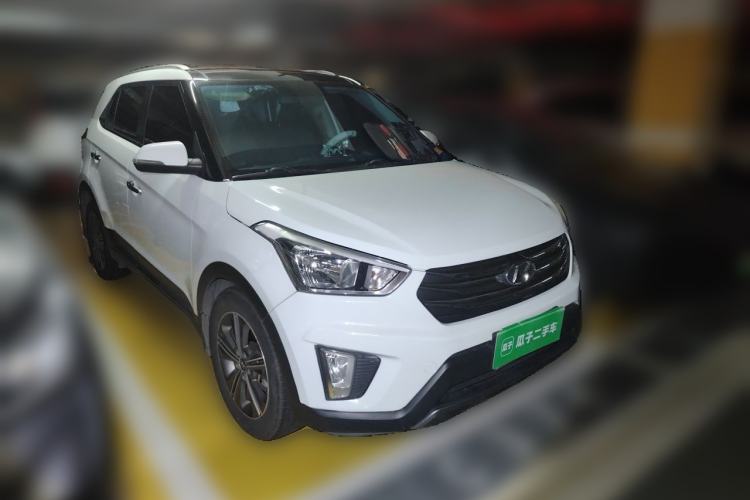 Used Hyundai ix25 2015 1.6L Automatic Two-Wheel Drive Smart GLS Trim Front Right 45 Deg