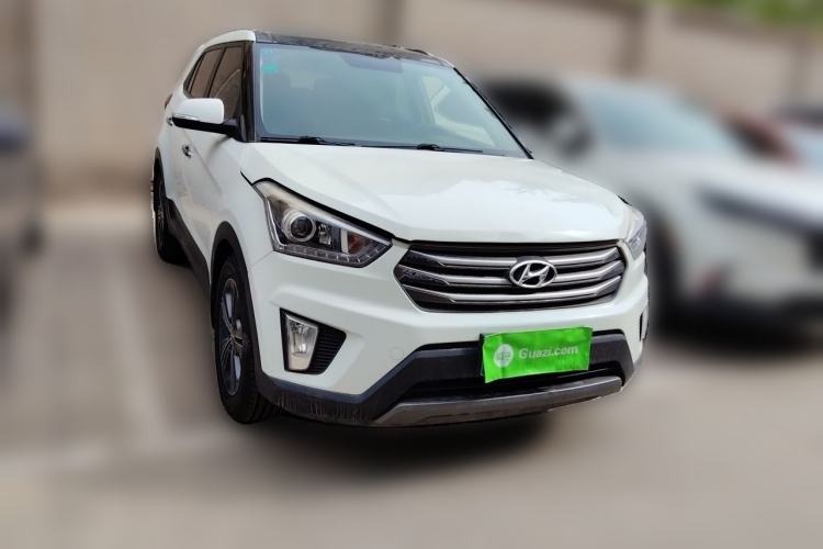 Used Hyundai ix25 2015 1.6L Automatic Two-Wheel-Drive Deluxe DLX Model Front Right 45 Deg