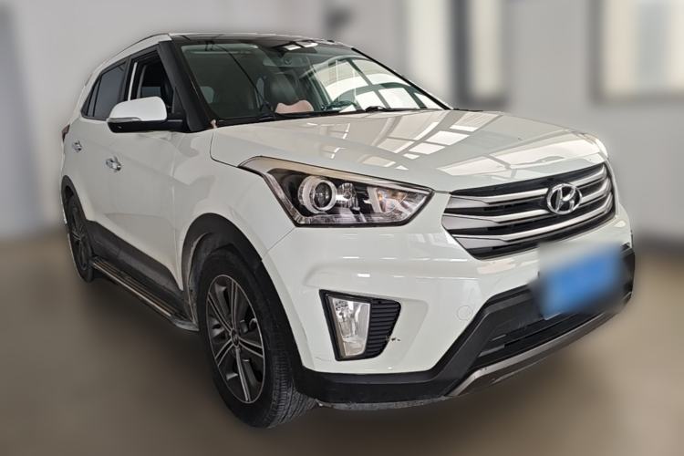 Used Hyundai ix25 2015 1.6L Automatic Two-Wheel-Drive Deluxe DLX Model Front Right 45 Deg