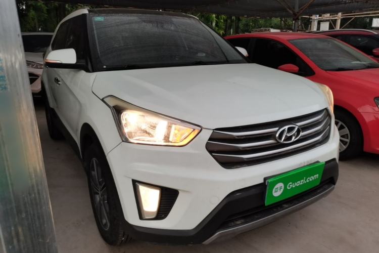 Used Hyundai ix25 2015 1.6L Automatic Two-Wheel Drive Smart GLS Trim Front Right 45 Deg