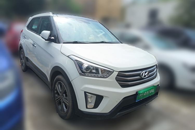 Used Hyundai ix25 2015 1.6L Automatic Two-Wheel-Drive Deluxe DLX Model Front Right 45 Deg