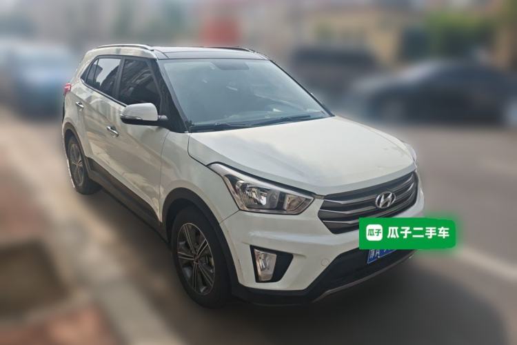 Used Hyundai ix25 2015 1.6L Automatic Two-Wheel Drive Smart GLS Trim Front Right 45 Deg