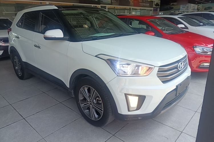 Used Hyundai ix25 2015 1.6L Automatic Two-Wheel Drive Smart GLS Trim Front Right 45 Deg