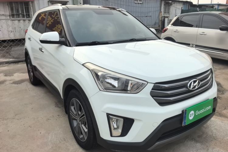 Used Hyundai ix25 2015 1.6L Automatic Two-Wheel Drive Smart GLS Trim Front Right 45 Deg