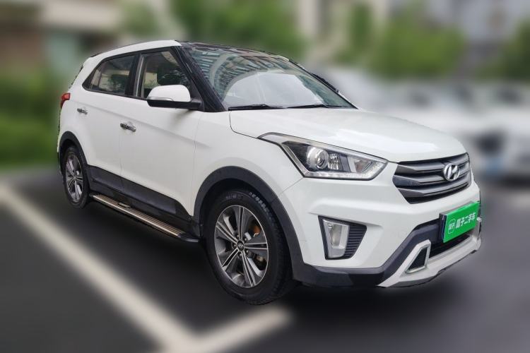 Used Hyundai ix25 2015 1.6L Automatic Two-Wheel-Drive Deluxe DLX Model Front Right 45 Deg