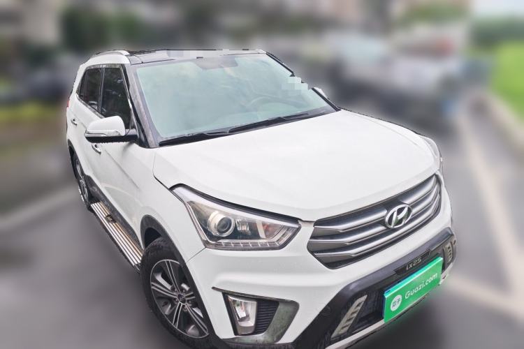 Used Hyundai ix25 2015 1.6L Automatic Two-Wheel-Drive Deluxe DLX Model Front Right 45 Deg