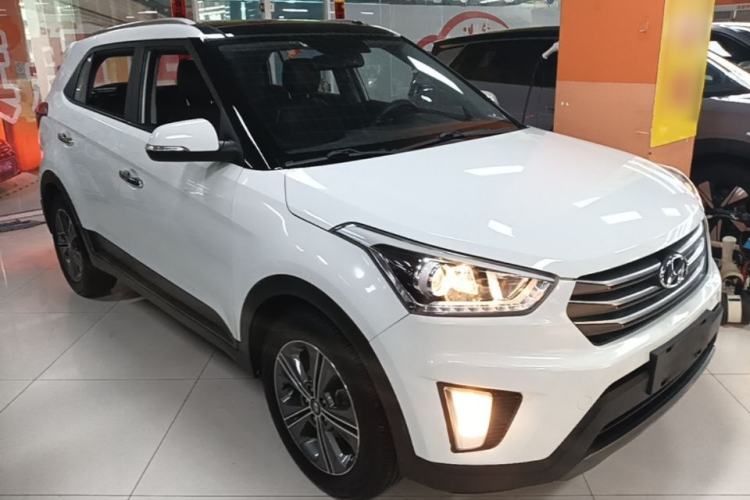 Used Hyundai ix25 2015 1.6L Automatic Two-Wheel-Drive Deluxe DLX Model Front Right 45 Deg