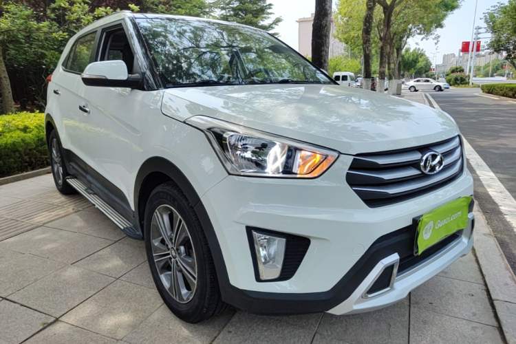 Used Hyundai ix25 2015 1.6L Automatic Two-Wheel Drive Smart GLS Trim Front Right 45 Deg