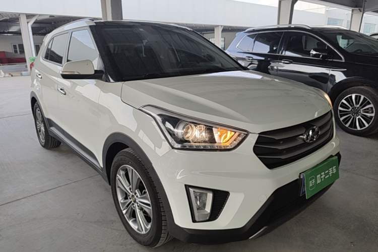 Used Hyundai ix25 2015 1.6L Automatic Two-Wheel-Drive Deluxe DLX Model Front Right 45 Deg