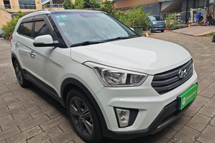 Used Hyundai ix25 2015 1.6L Automatic Two-Wheel Drive Smart GLS Trim Front Right 45 Deg
