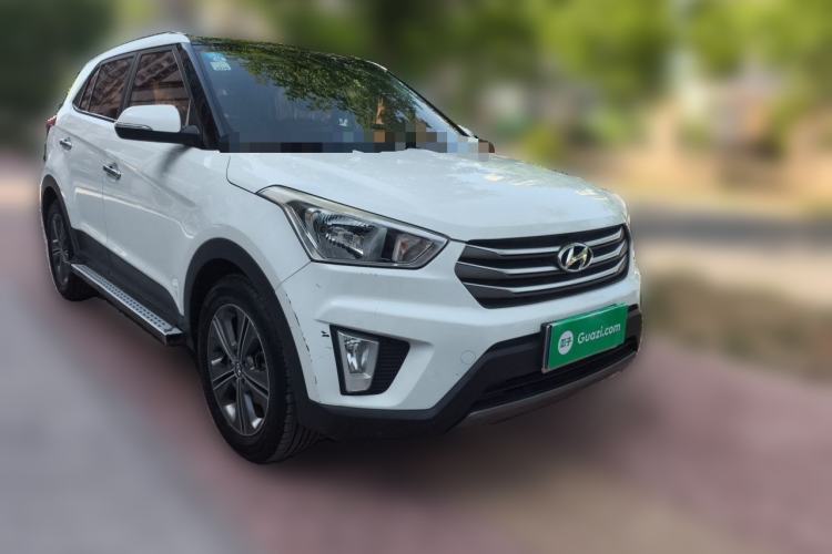 Used Hyundai ix25 2015 1.6L Automatic Two-Wheel Drive Smart GLS Trim Front Right 45 Deg