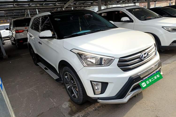 Used Hyundai ix25 2015 1.6L Automatic Two-Wheel Drive Smart GLS Trim Front Right 45 Deg