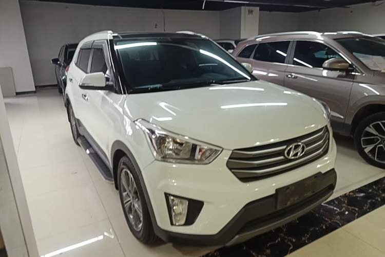 Used Hyundai ix25 2015 1.6L Automatic Two-Wheel Drive Smart GLS Trim Front Right 45 Deg