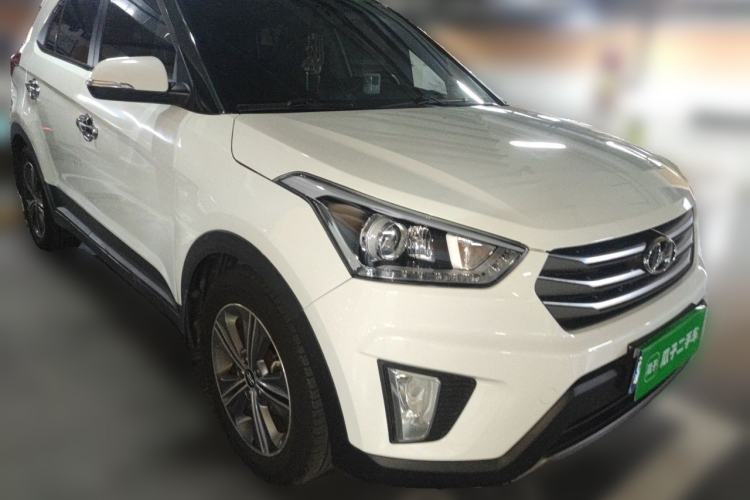 Used Hyundai ix25 2015 1.6L Automatic Two-Wheel-Drive Deluxe DLX Model Front Right 45 Deg