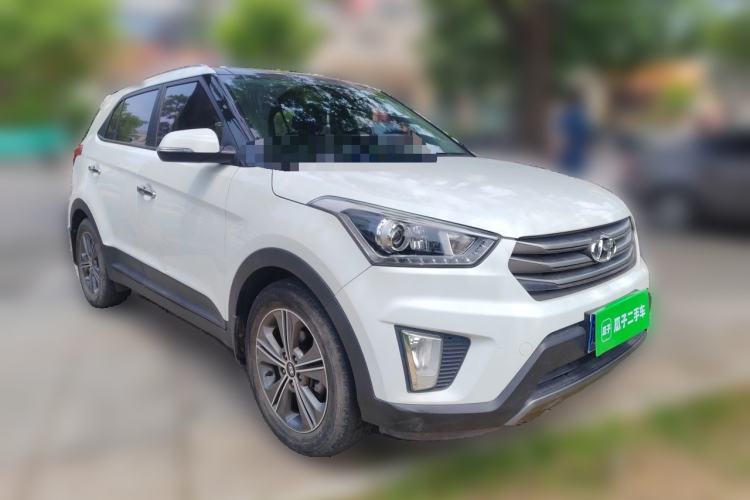 Used Hyundai ix25 2015 1.6L Automatic Two-Wheel-Drive Deluxe DLX Model Front Right 45 Deg