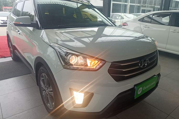 Used Hyundai ix25 2015 1.6L Automatic Two-Wheel-Drive Deluxe DLX Model Front Right 45 Deg