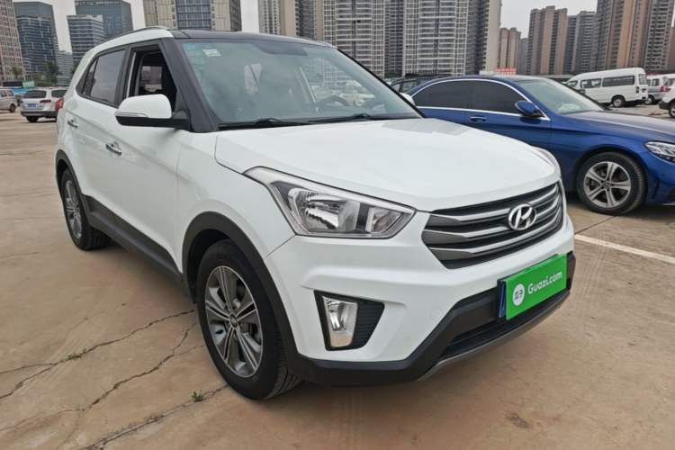 Used Hyundai ix25 2015 1.6L Automatic Two-Wheel Drive Smart GLS Trim Front Right 45 Deg