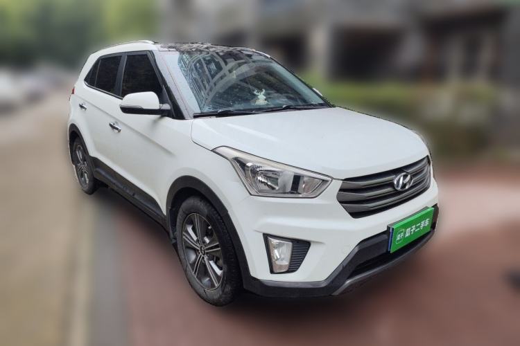 Used Hyundai ix25 2015 1.6L Automatic Two-Wheel Drive Smart GLS Trim Front Right 45 Deg