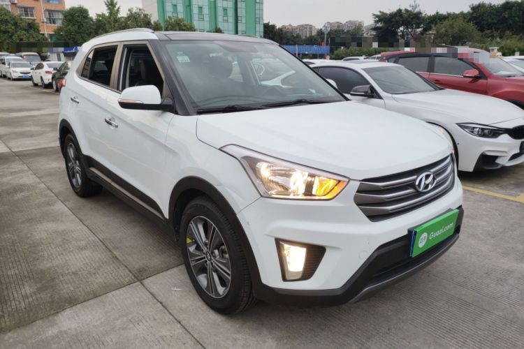 Used Hyundai ix25 2015 1.6L Automatic Two-Wheel Drive Smart GLS Trim Front Right 45 Deg